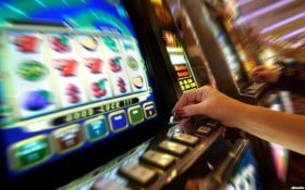 Tim dukungan pelanggan esse4d yang tersedia dalam bahasa Indonesia